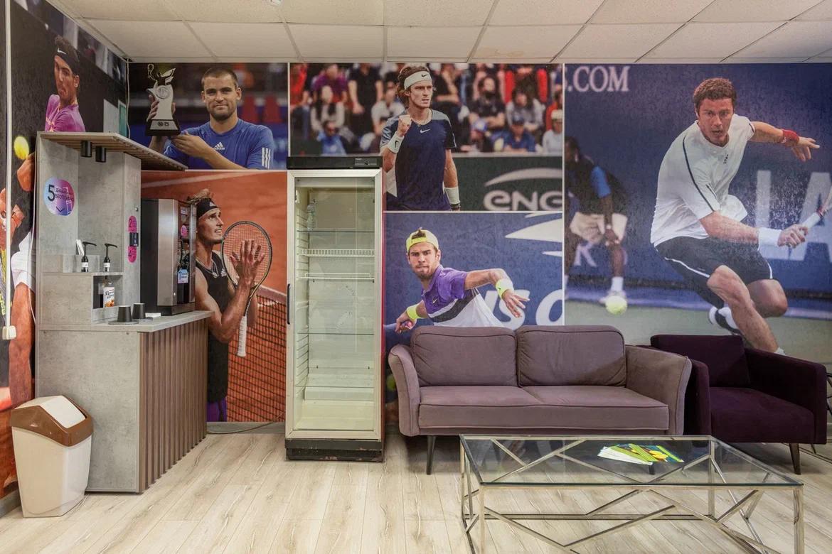 Зона ожидания, раздевалки и душевая - фото 1