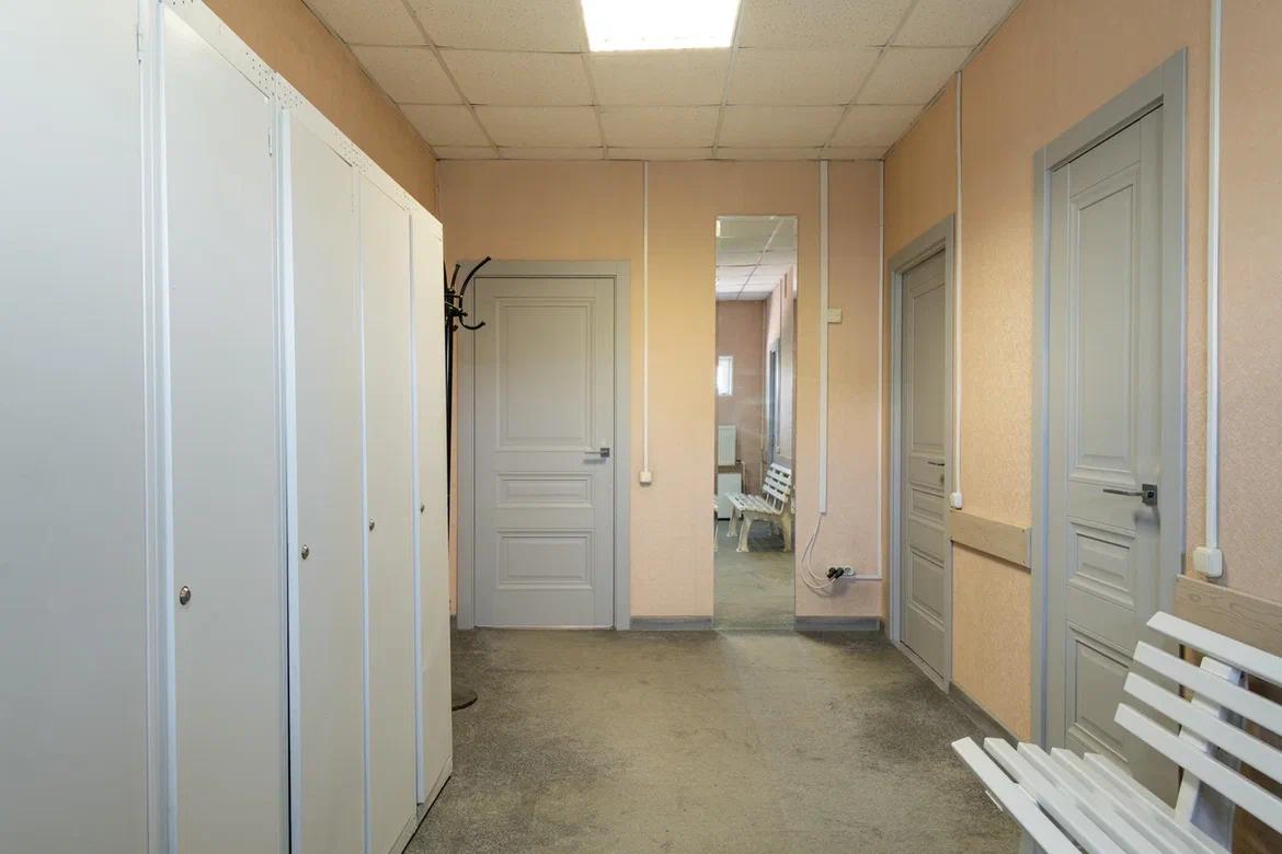 Зона ожидания, раздевалки и душевая - фото 2